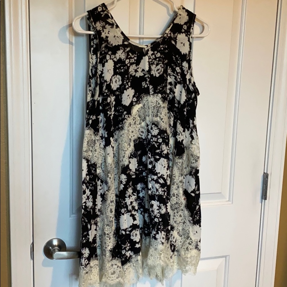 Black and white tunic tank